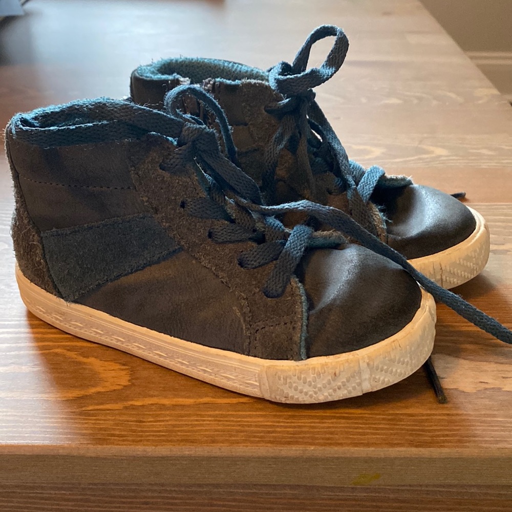 Zara Boys toddler Sz 8 US / 24 EUR Suede Hightop Sneakers
